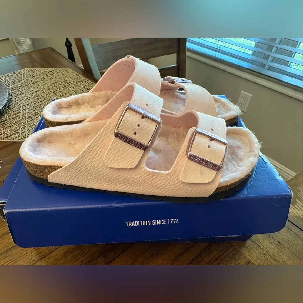 Birkenstock Shearling Arizona Sandals 💗 - Picture 4 of 14